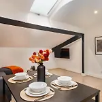 Lombana Apt 5 - City Centre - Parking - Contract Stay - Wifi