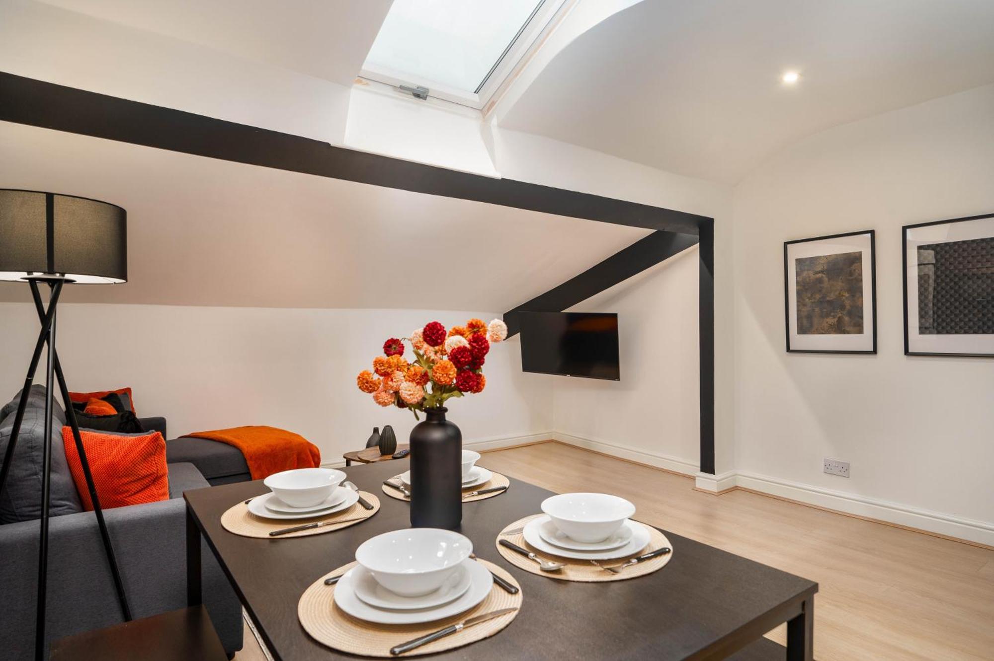 Lombana 5 - Centre - Parking - Contract - Wifi * Liverpool